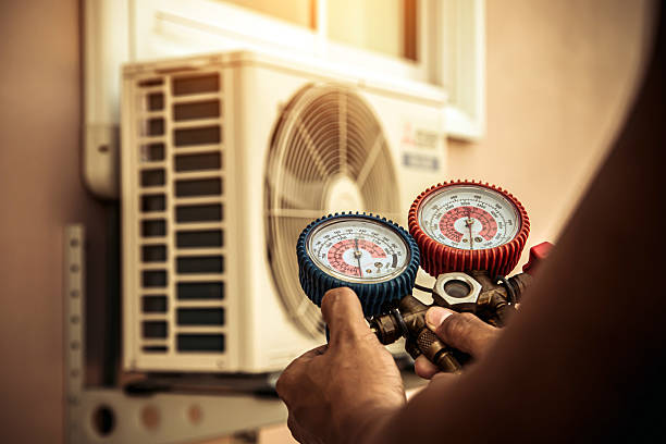 Professional Hvac technician working in Huntsville, AR